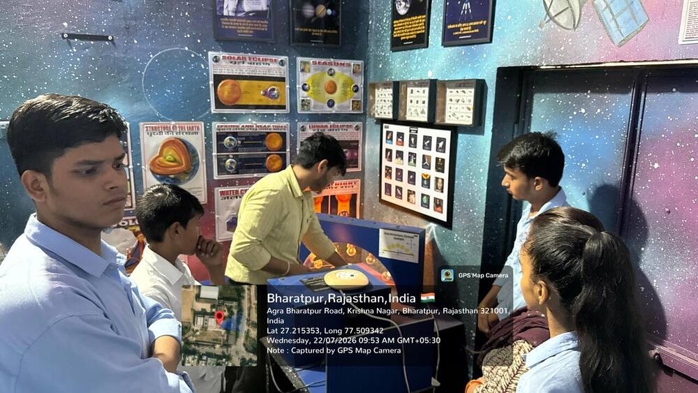 Solar-system orrery model demonstration, Bharatpur Astronomy Lab