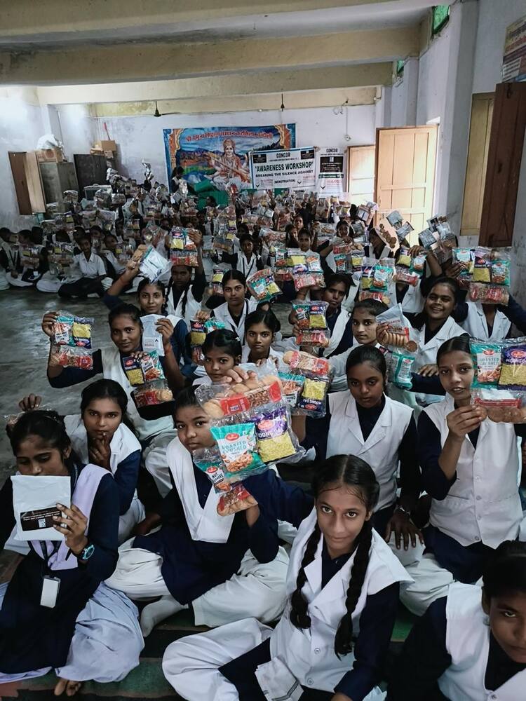 Full hall of students with nutrition kits, CONCOR awareness workshop, Chandauli
