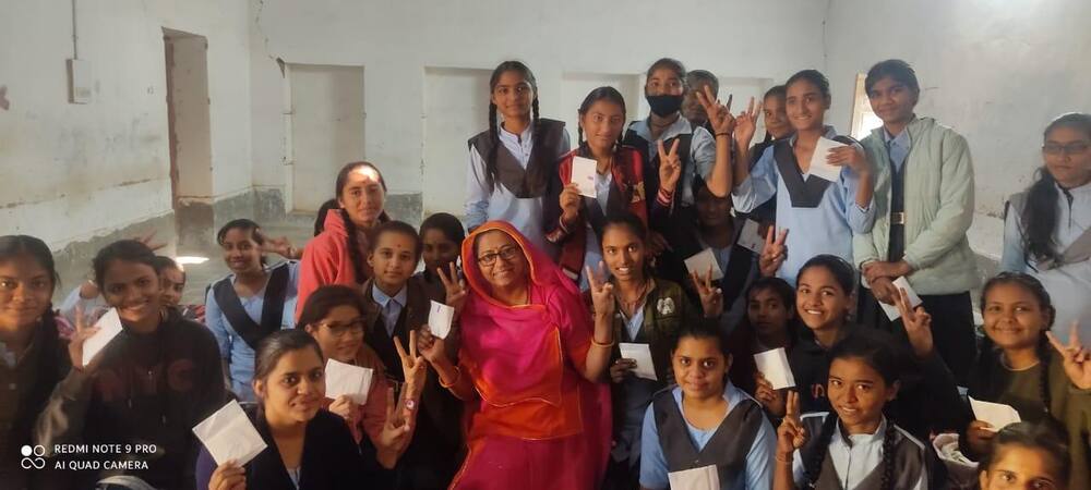Dr. Shweta Laddha with schoolgirl beneficiaries, Jaisalmer