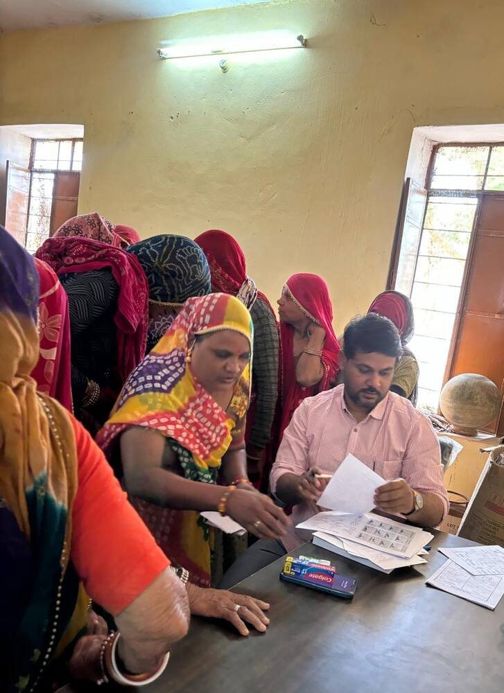Patients registering at the physiotherapy centre, Ralawata
