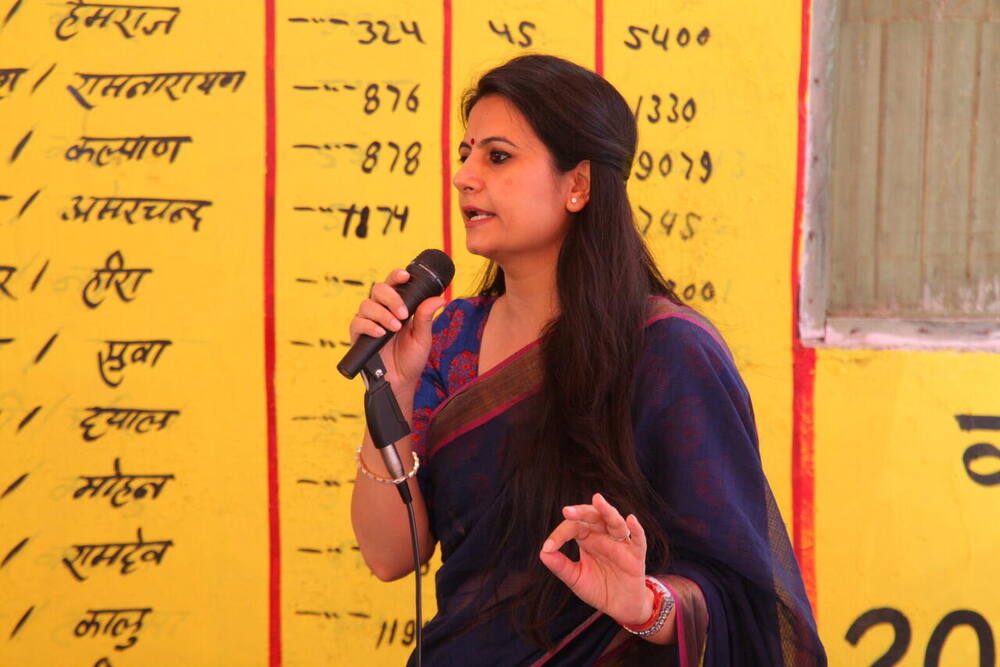Dr. Shweta Laddha addressing the crowd, Ramner ki Dhani camp